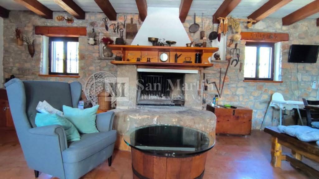 Vicino a Kanfanar – Splendida Casa in Pietra con Piscina