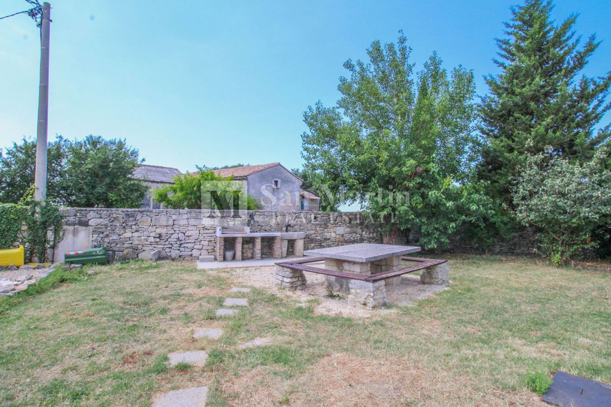 Vicino a Kanfanar – Splendida Casa in Pietra con Piscina