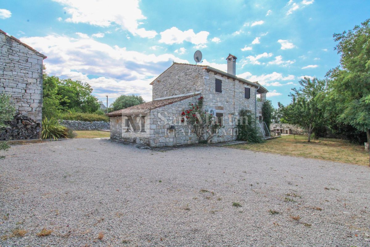 Vicino a Kanfanar – Splendida Casa in Pietra con Piscina