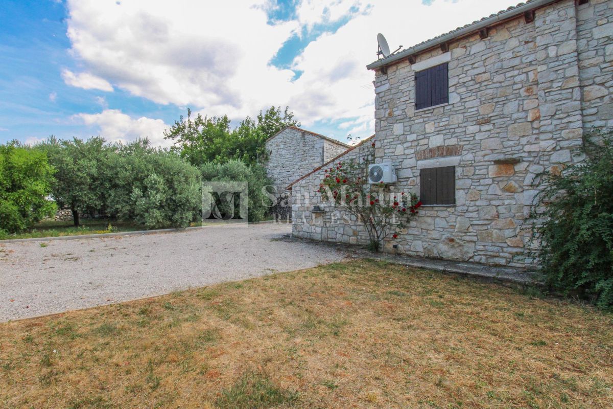 Vicino a Kanfanar – Splendida Casa in Pietra con Piscina