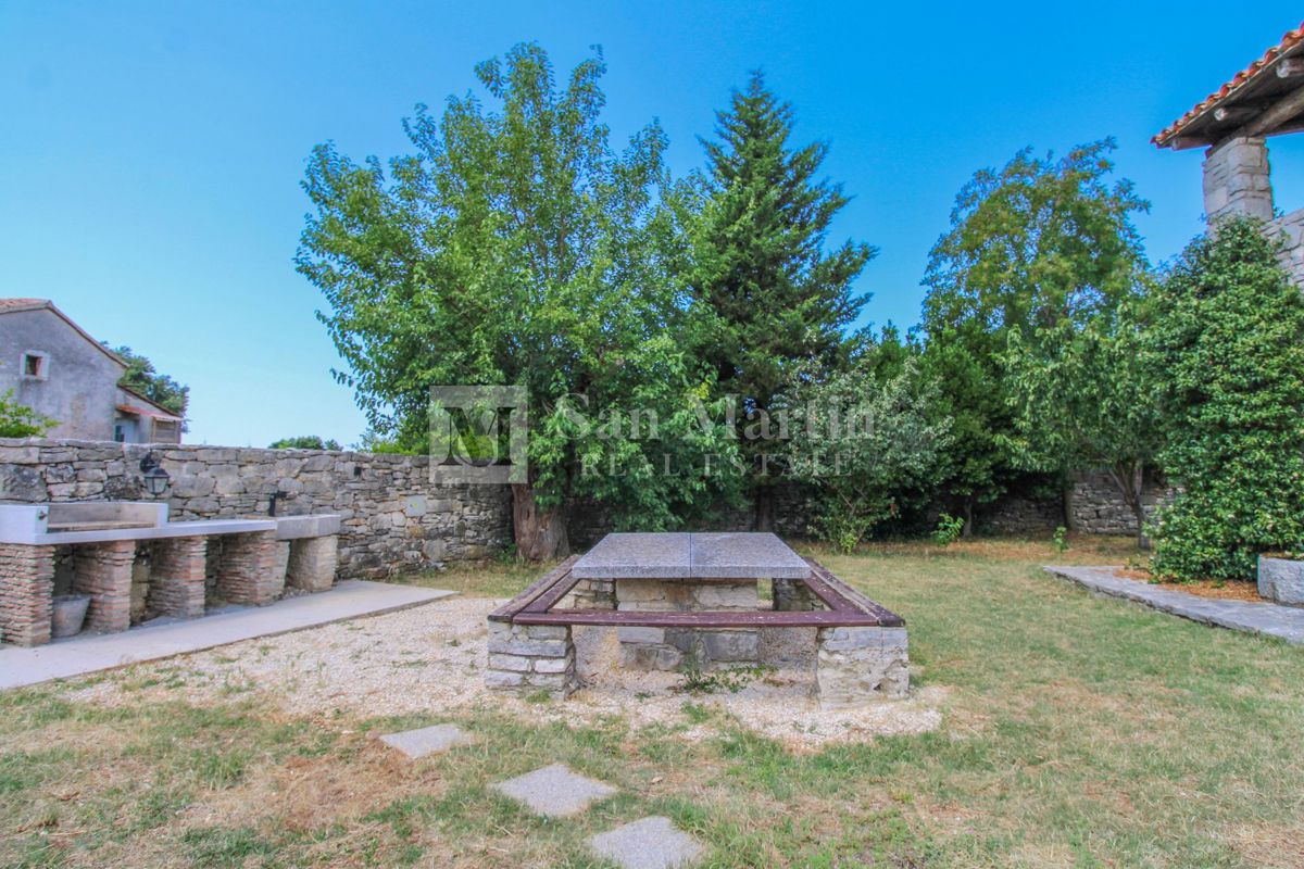 Vicino a Kanfanar – Splendida Casa in Pietra con Piscina