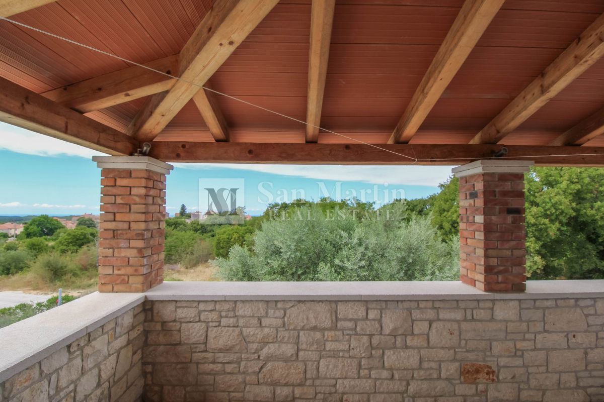 Parenzo, dintorni - casa tradizionale in pietra con vista mare