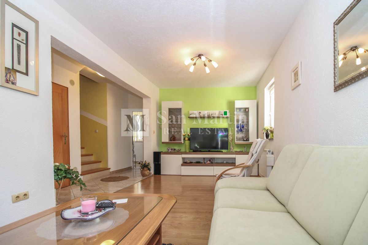 PARENZO - Casa con appartamento separato e taverna