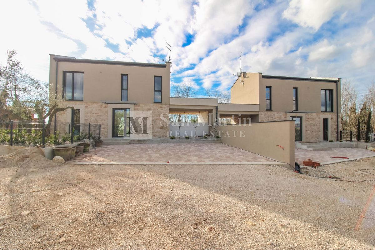 Cittanova, dintorni - eccellente nuovo edificio con ricchi contenuti