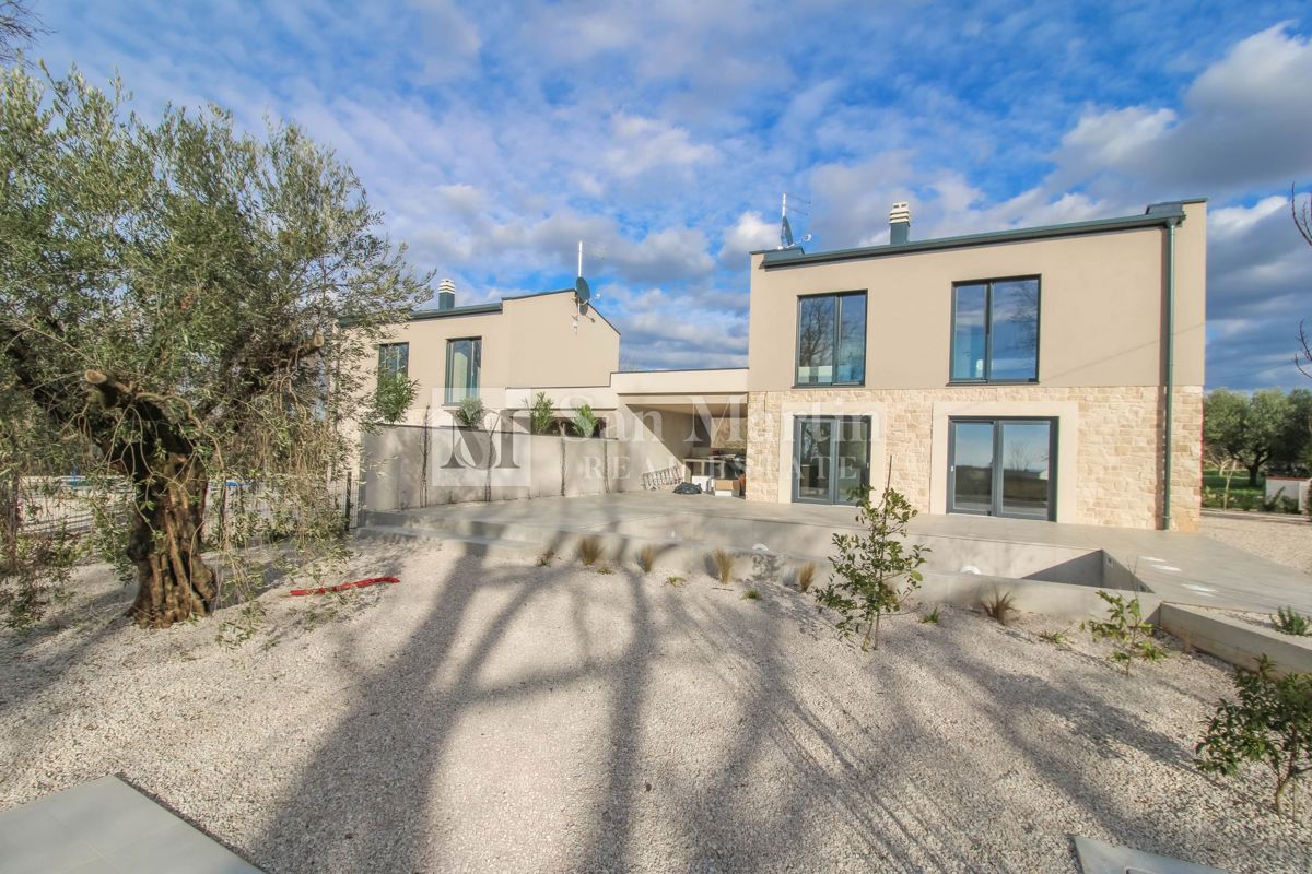 Cittanova, dintorni - eccellente nuovo edificio con ricchi contenuti