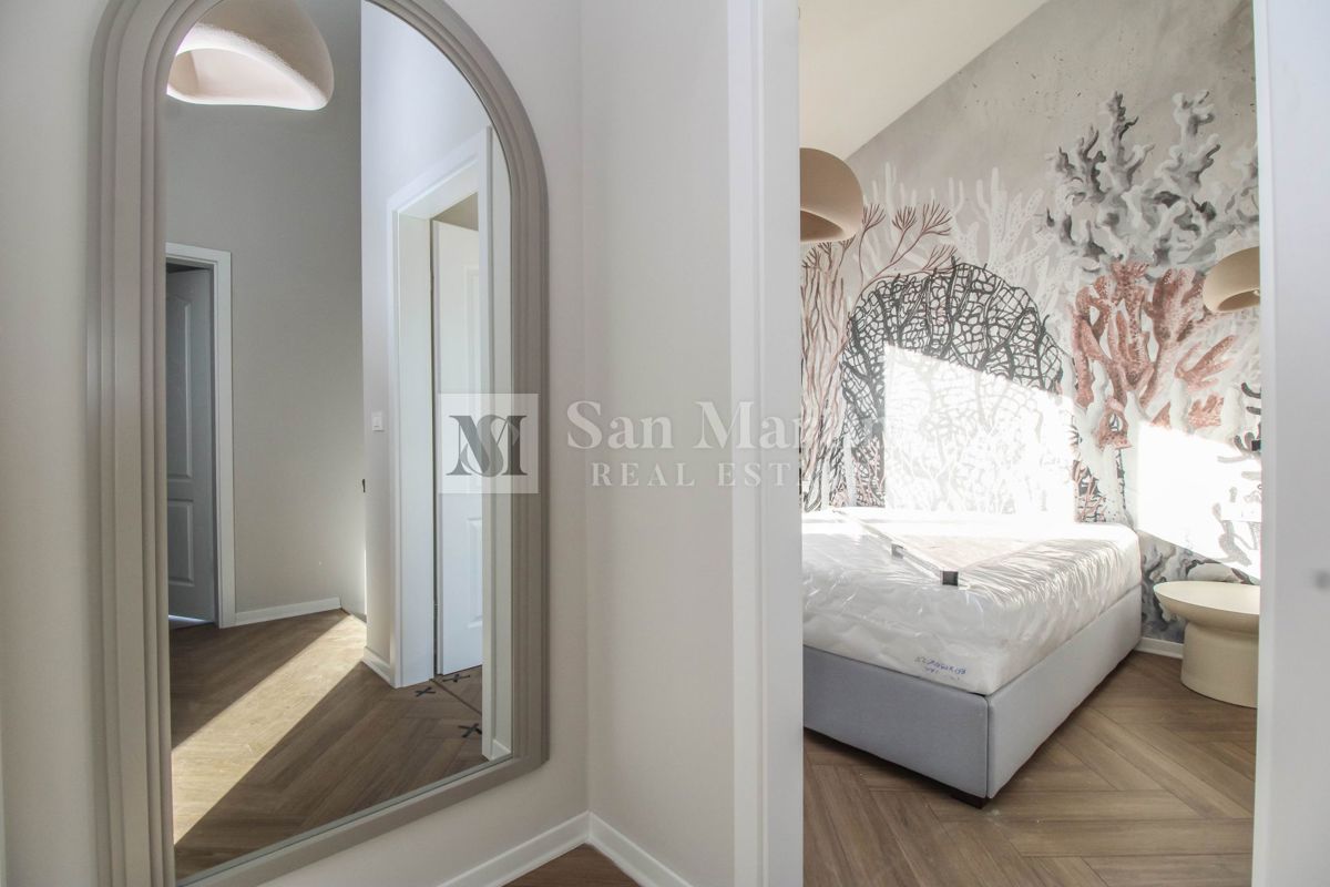 Cittanova, dintorni - eccellente nuovo edificio con ricchi contenuti