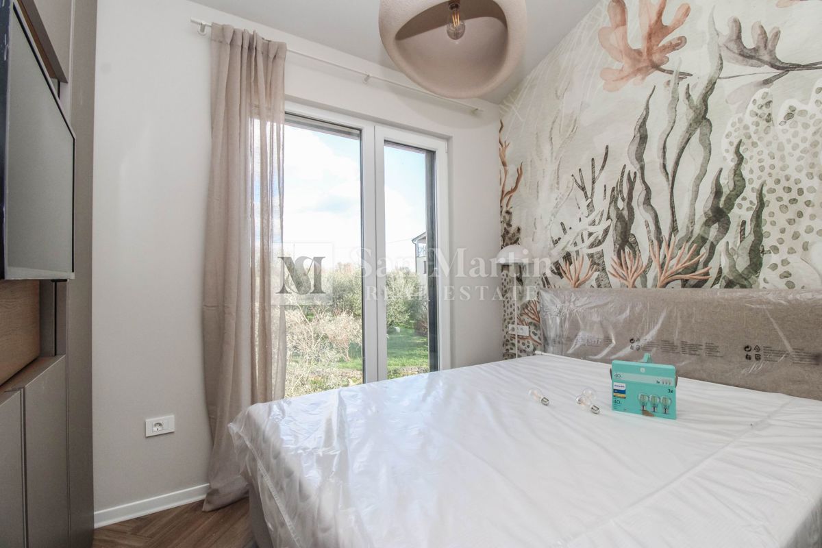 Cittanova, dintorni - eccellente nuovo edificio con ricchi contenuti