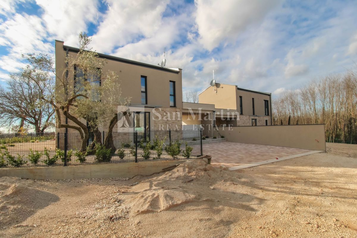 Cittanova, dintorni - eccellente nuovo edificio con ricchi contenuti