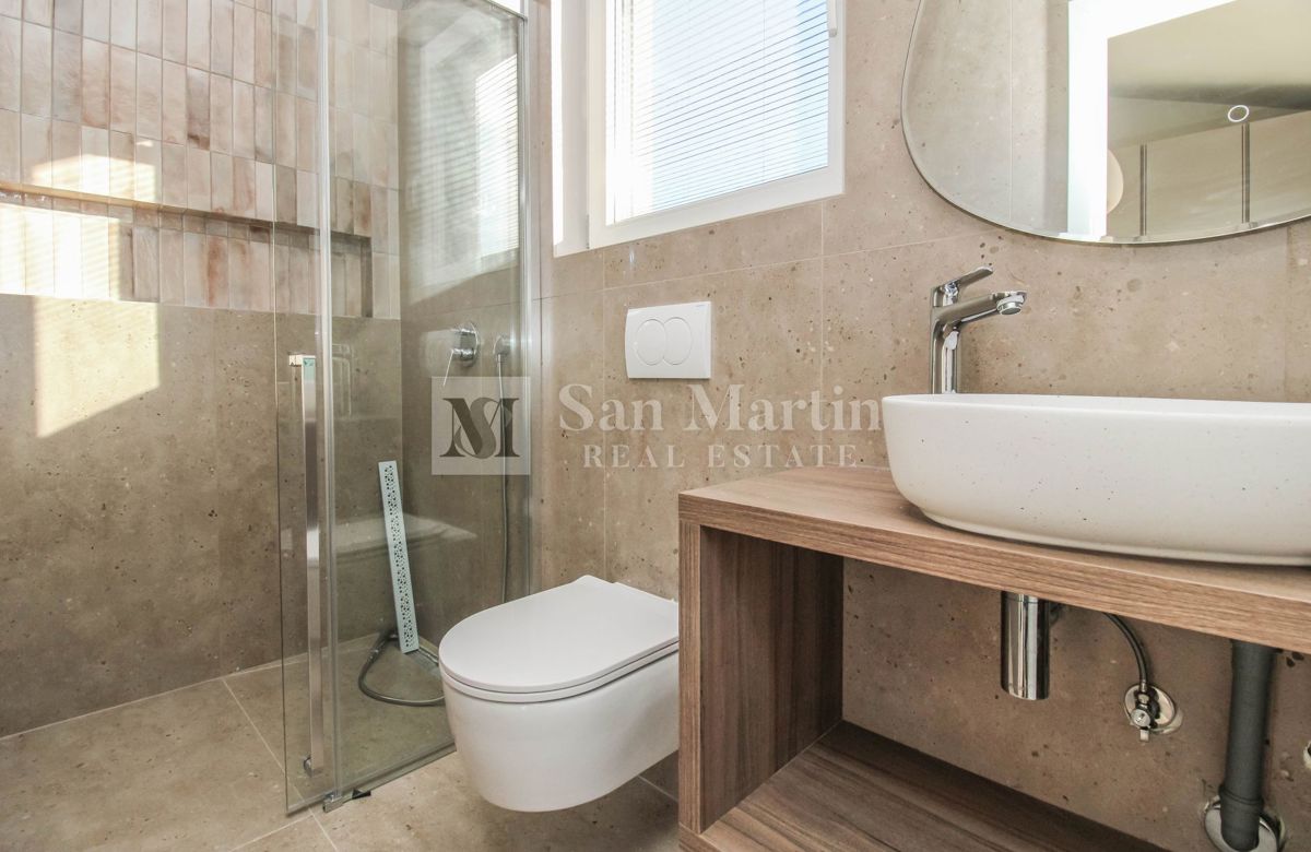 Cittanova, dintorni - eccellente nuovo edificio con ricchi contenuti