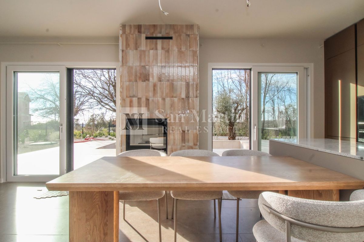 Cittanova, dintorni - eccellente nuovo edificio con ricchi contenuti