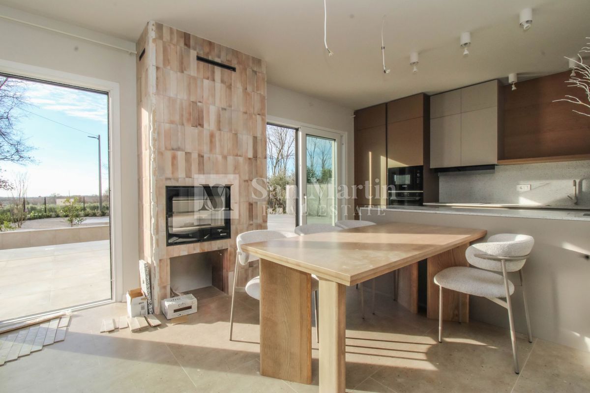 Cittanova, dintorni - eccellente nuovo edificio con ricchi contenuti