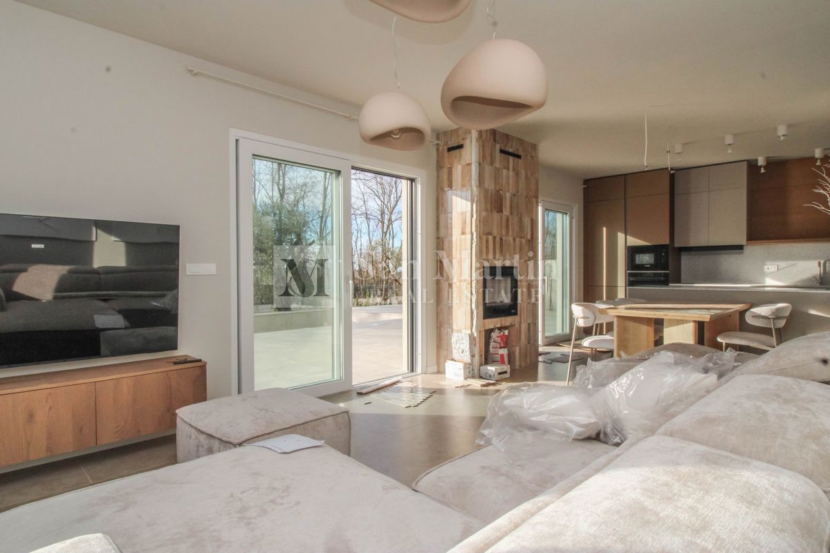 Cittanova, dintorni - eccellente nuovo edificio con ricchi contenuti