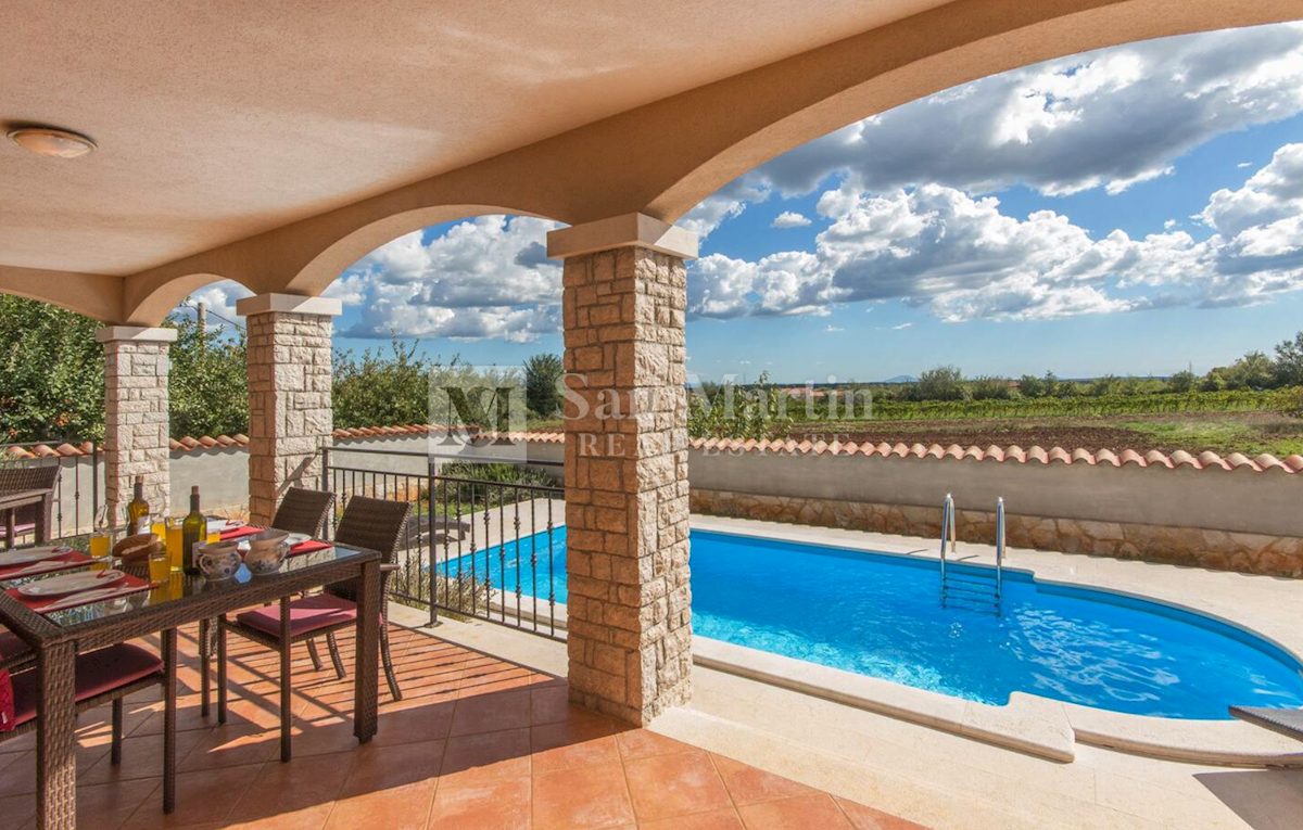 Istria, Dignano - casa con piscina e garage con vista sulla natura