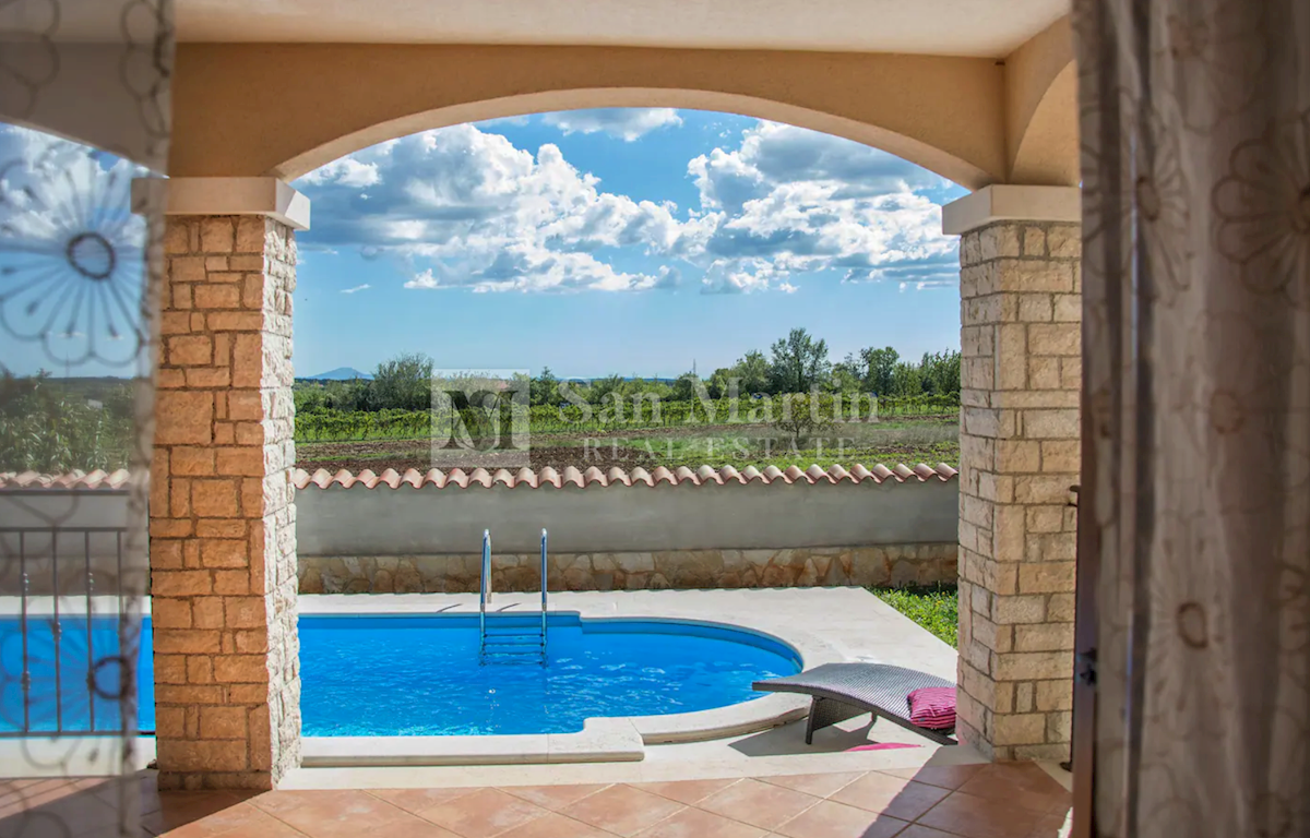 Istria, Dignano - casa con piscina e garage con vista sulla natura