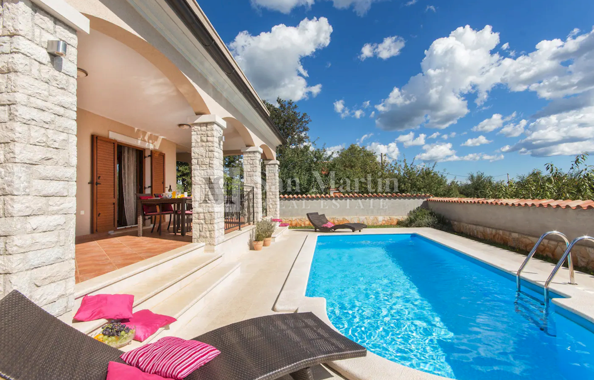 Istria, Dignano - casa con piscina e garage con vista sulla natura