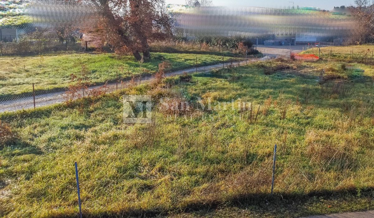 Parenzo, dintorni - terreno attraente vicino al mare