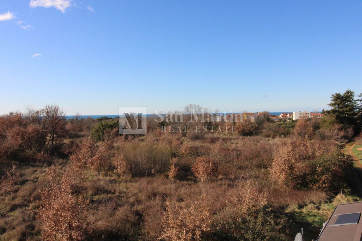 Parenzo, attico in zona tranquilla con vista mare