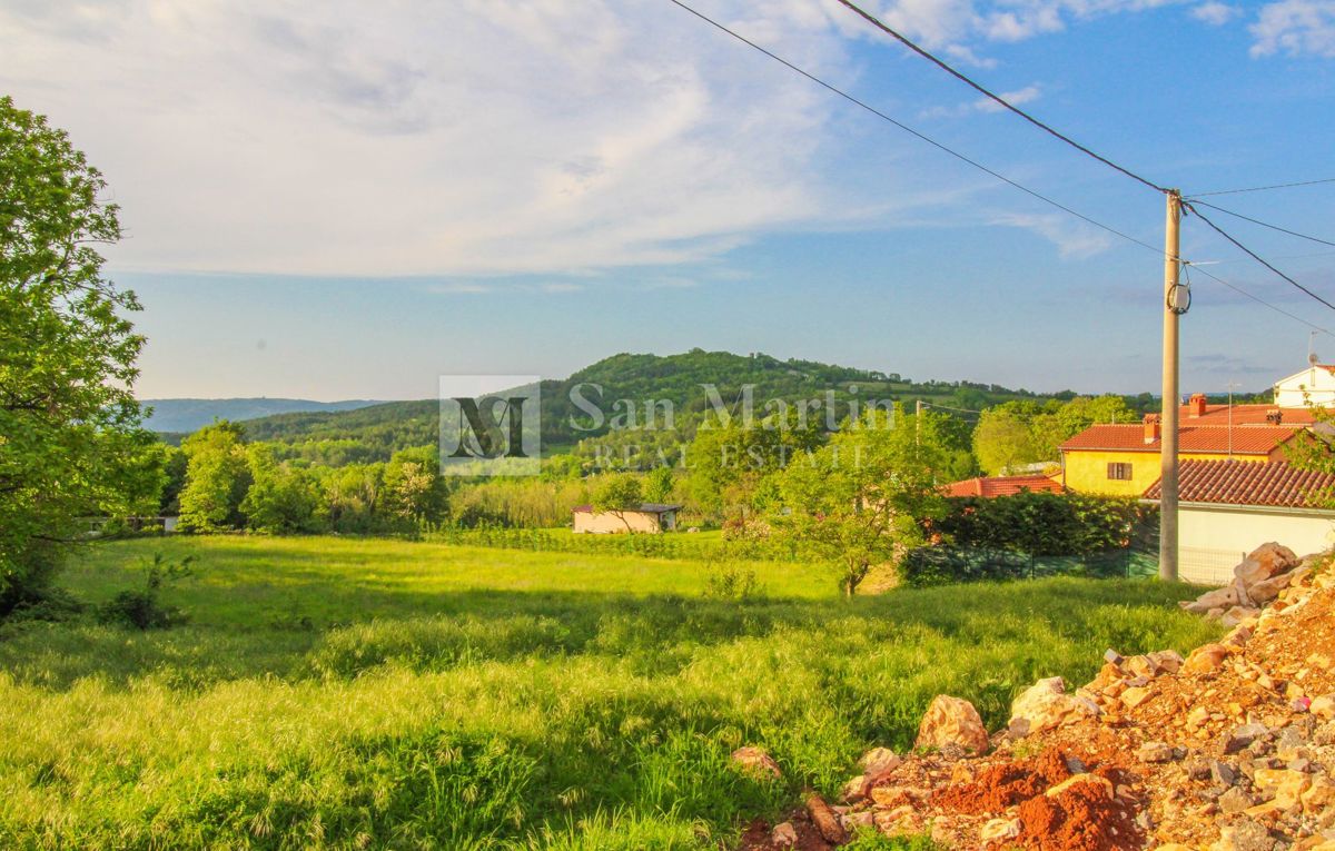 Parenzo-dintorni, bel terreno di costuzione 