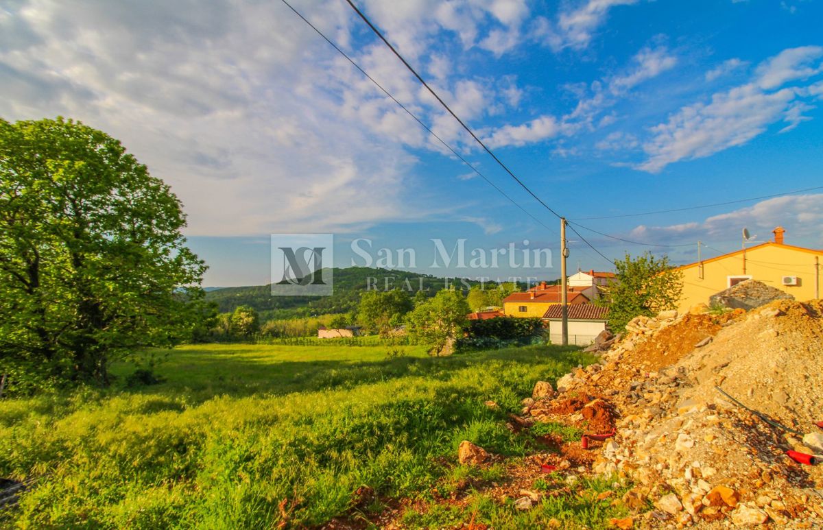 Parenzo-dintorni, bel terreno di costuzione 