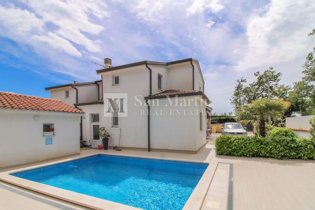 PARENZO, casa con 3 camere da letto e piscina