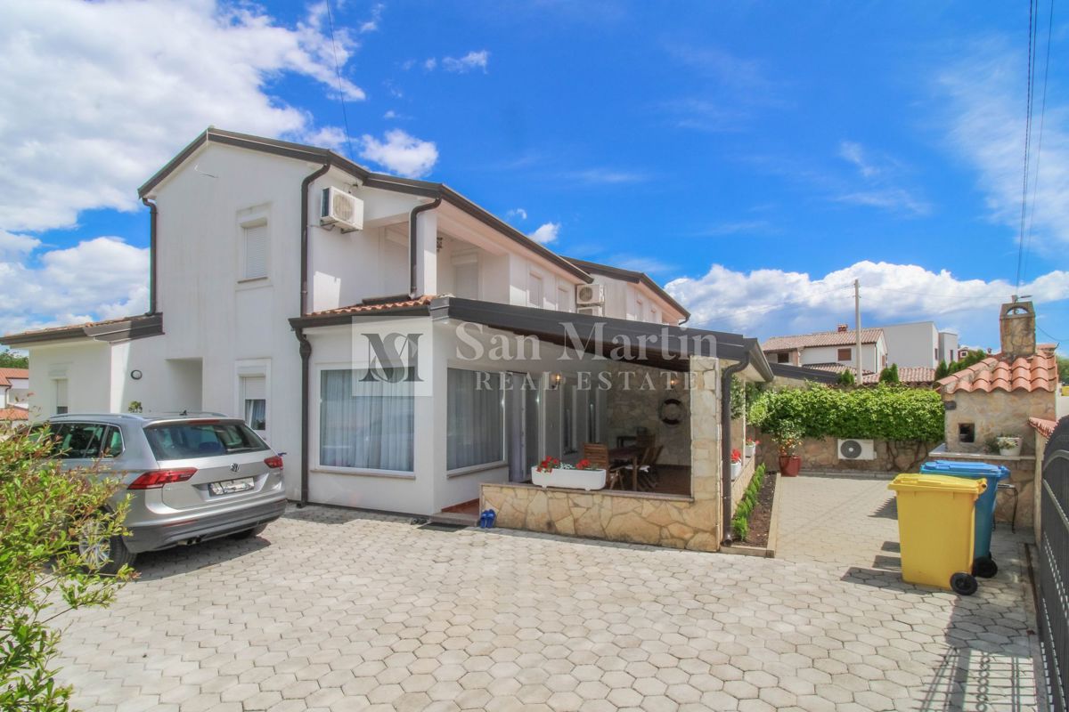 PARENZO, casa con 3 camere da letto e piscina