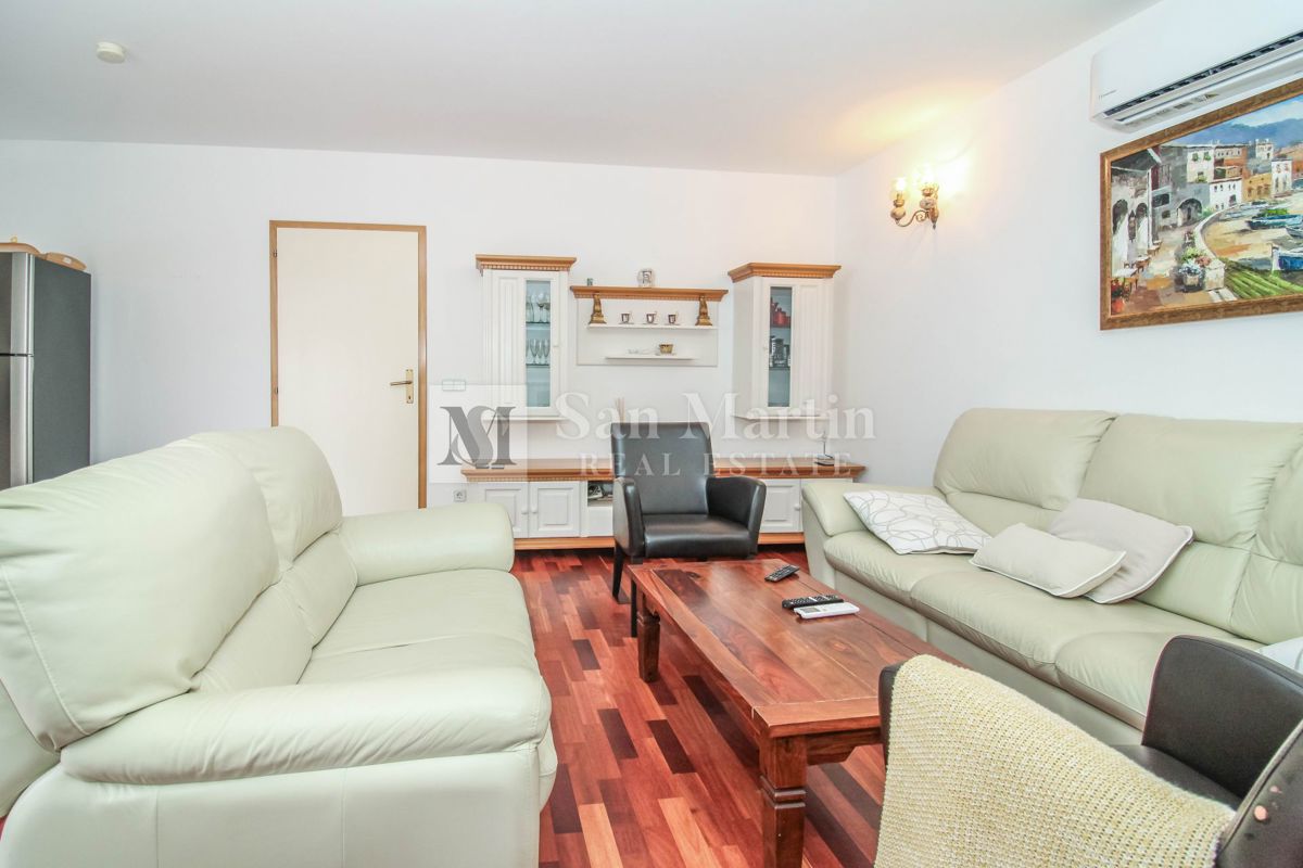 PARENZO, casa con 3 camere da letto e piscina