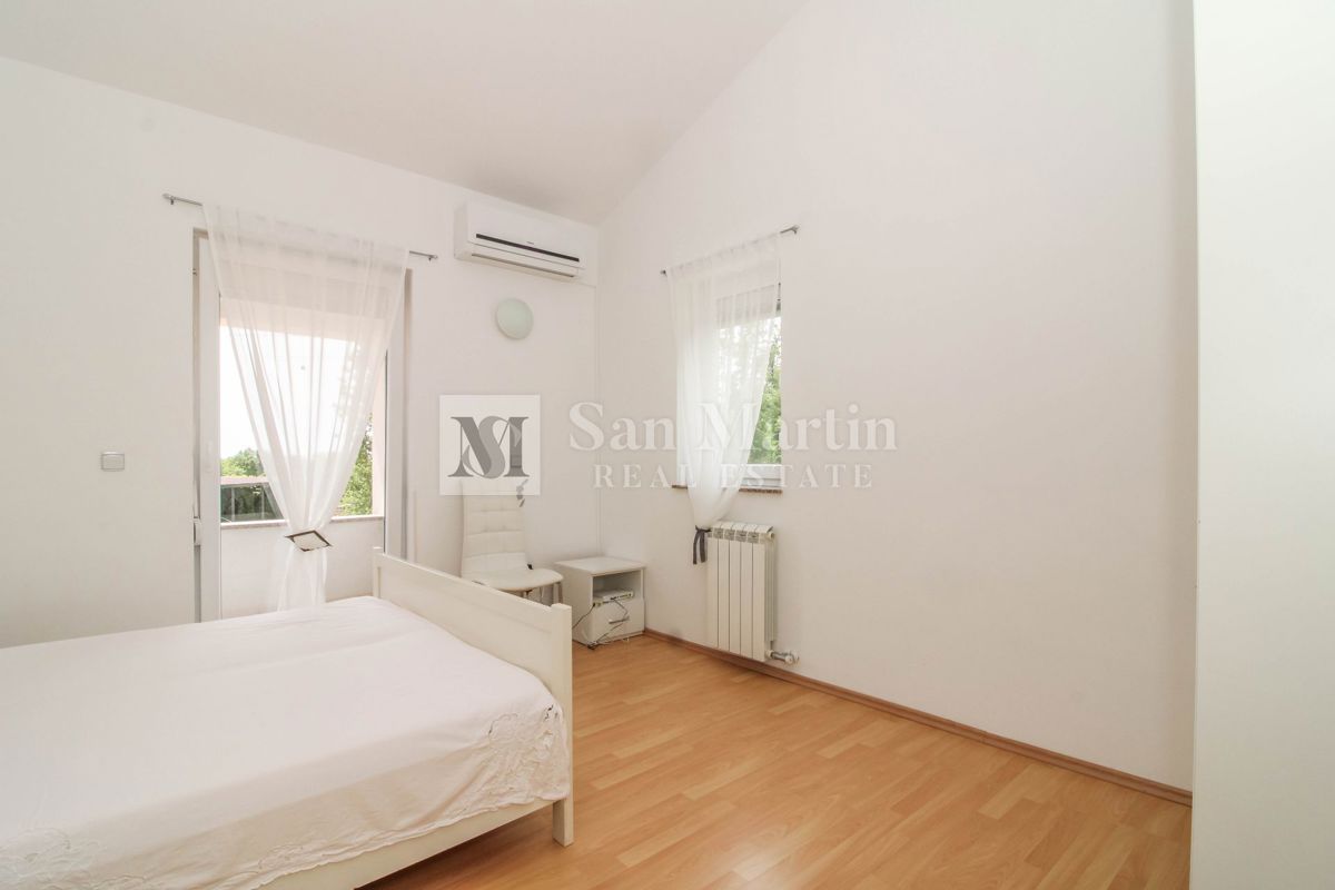 PARENZO, casa con 3 camere da letto e piscina