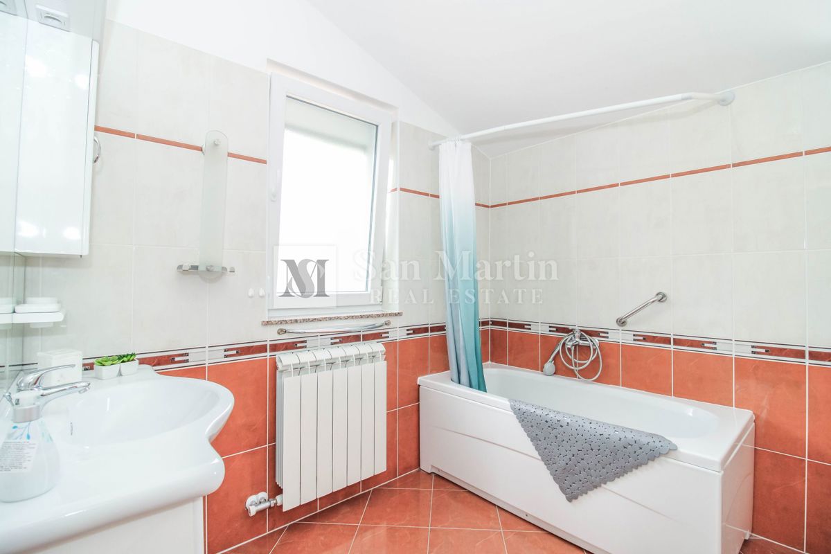 PARENZO, casa con 3 camere da letto e piscina