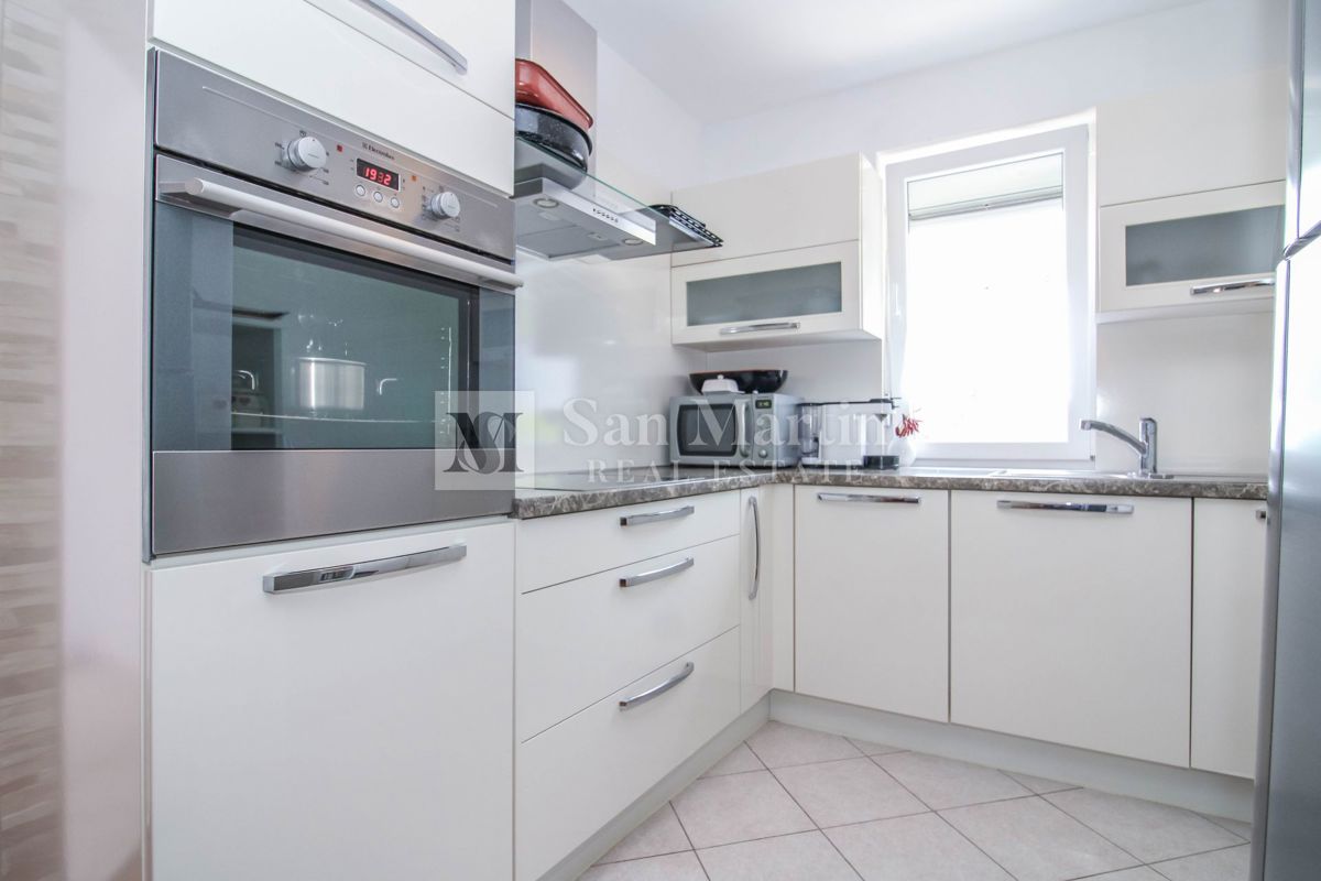 PARENZO, casa con 3 camere da letto e piscina