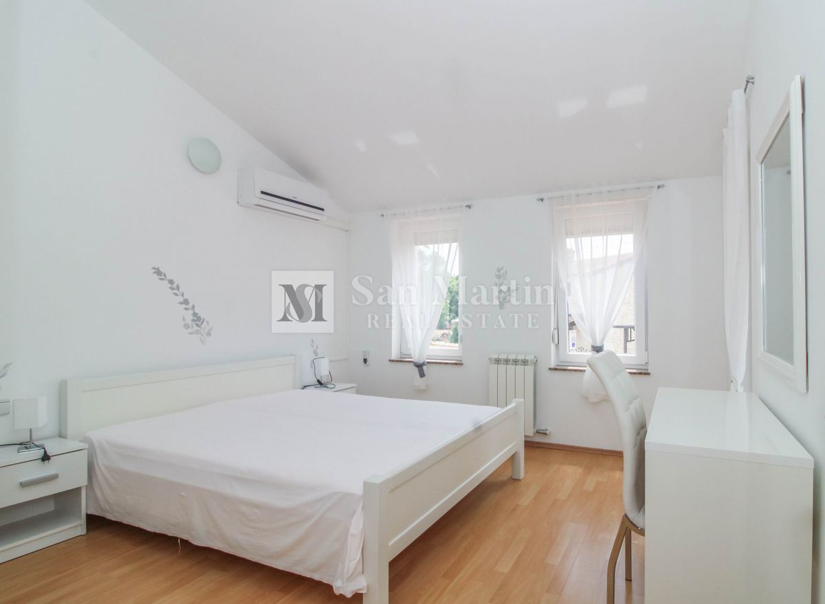 PARENZO, casa con 3 camere da letto e piscina