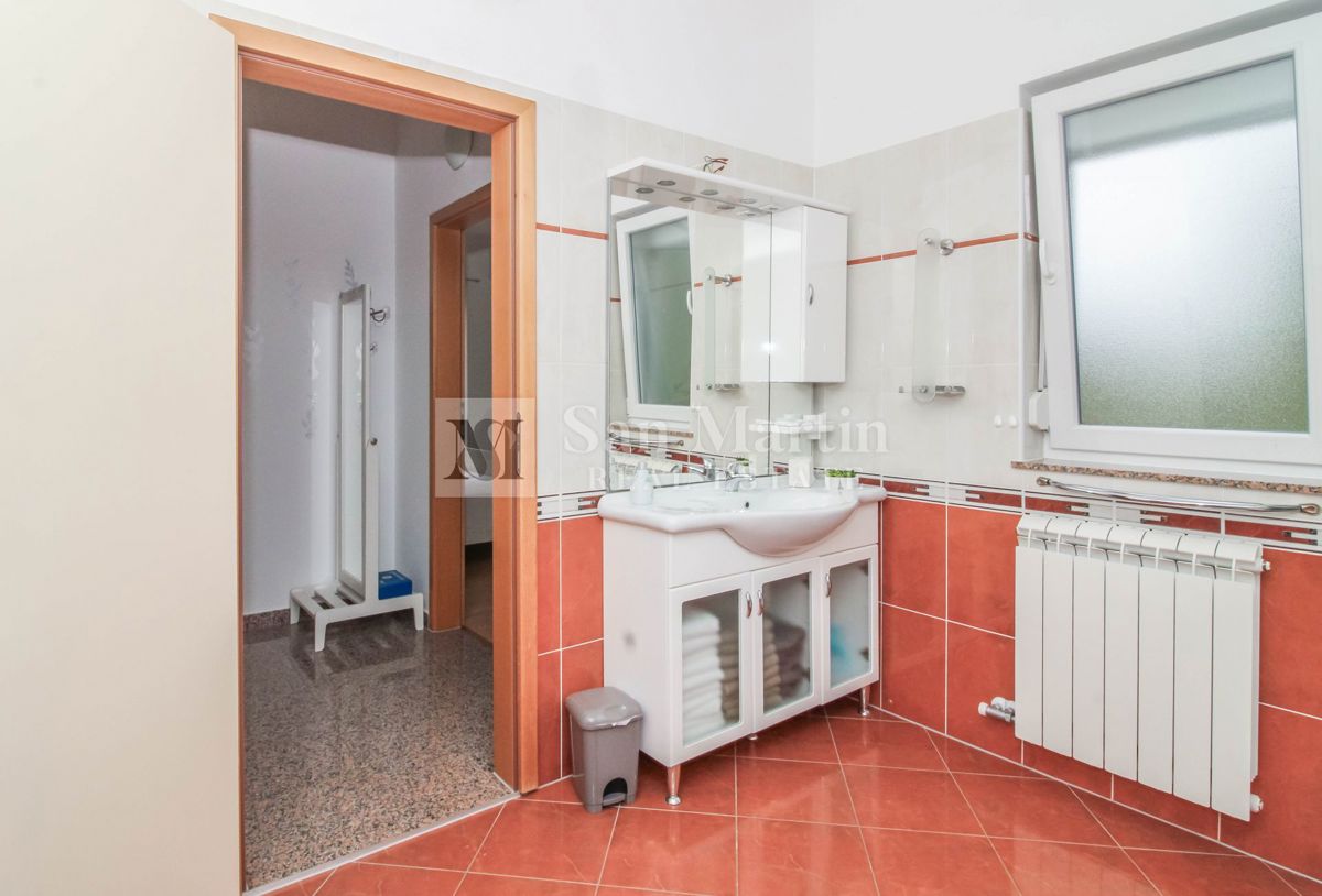 PARENZO, casa con 3 camere da letto e piscina