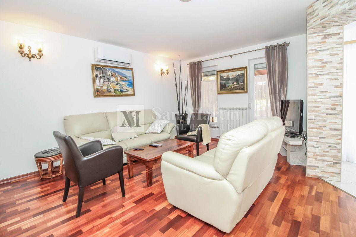 PARENZO, casa con 3 camere da letto e piscina