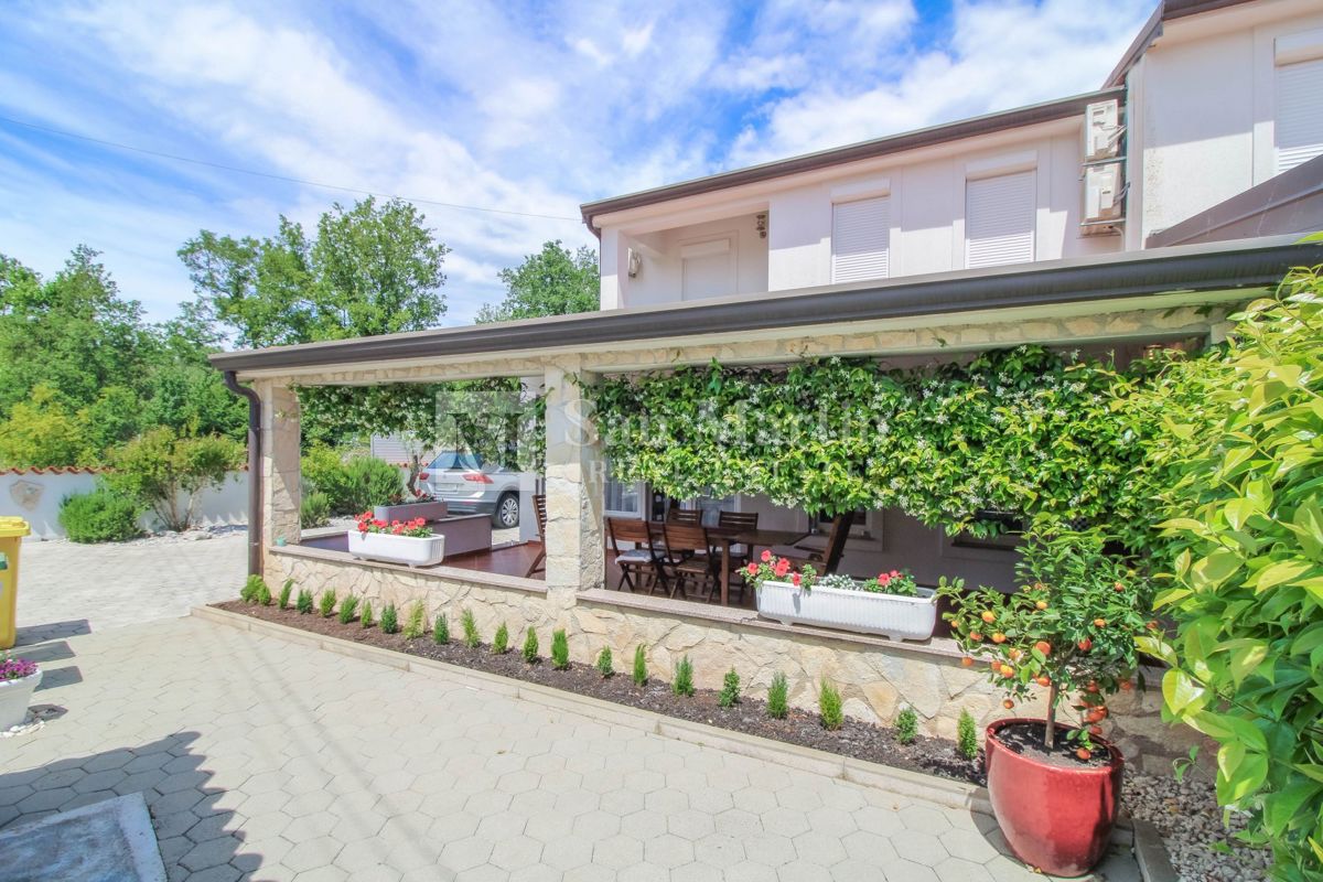 PARENZO, casa con 3 camere da letto e piscina