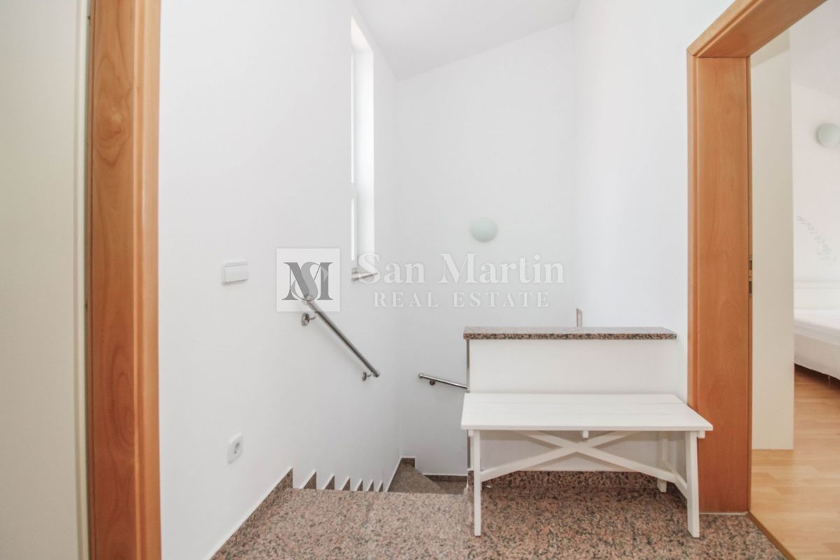 PARENZO, casa con 3 camere da letto e piscina