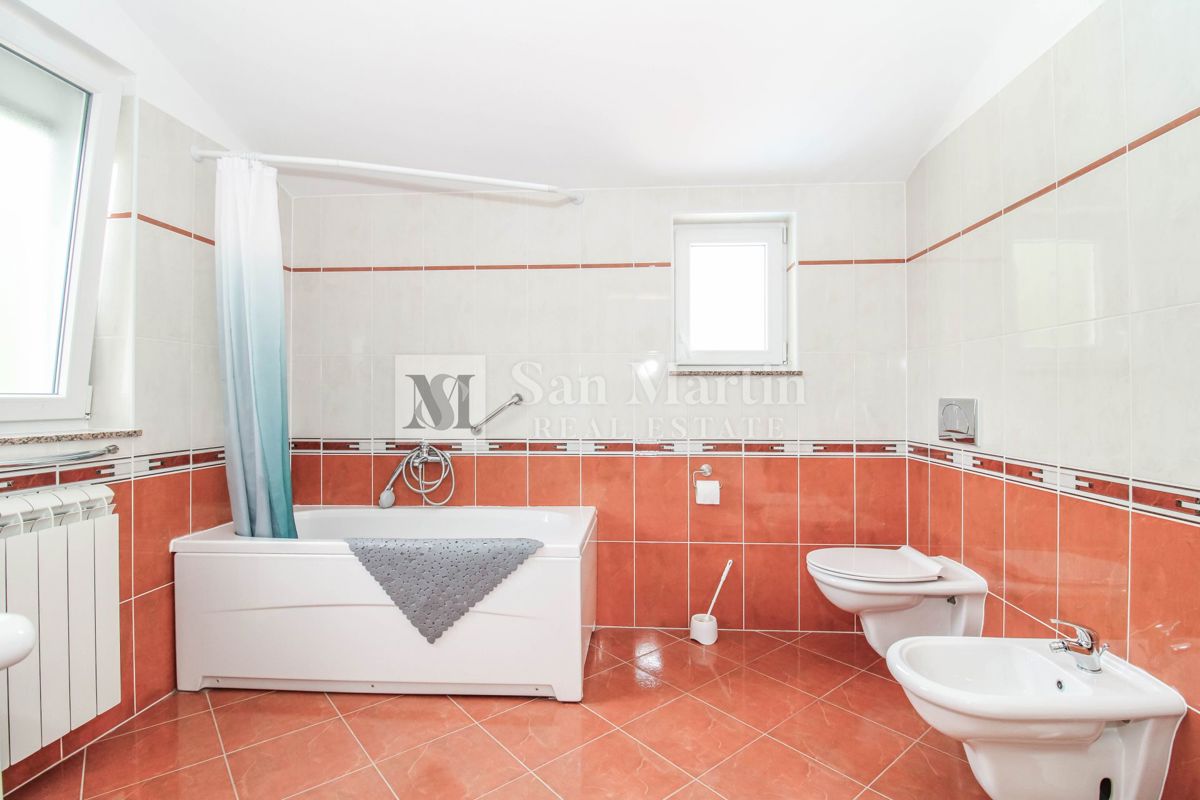 PARENZO, casa con 3 camere da letto e piscina