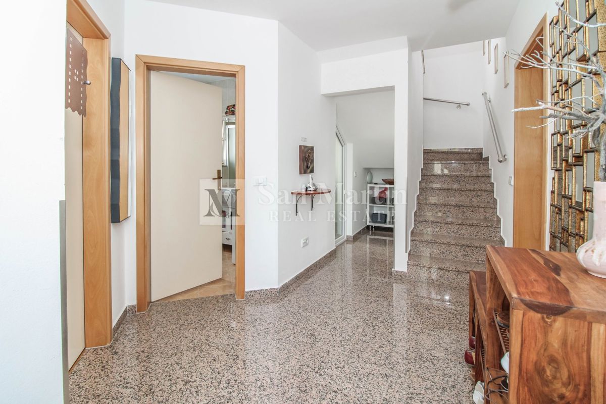 PARENZO, casa con 3 camere da letto e piscina