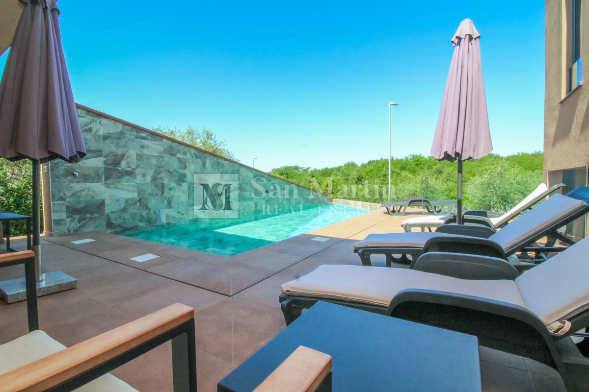 NOVIGRAD, Casa moderna con piscina