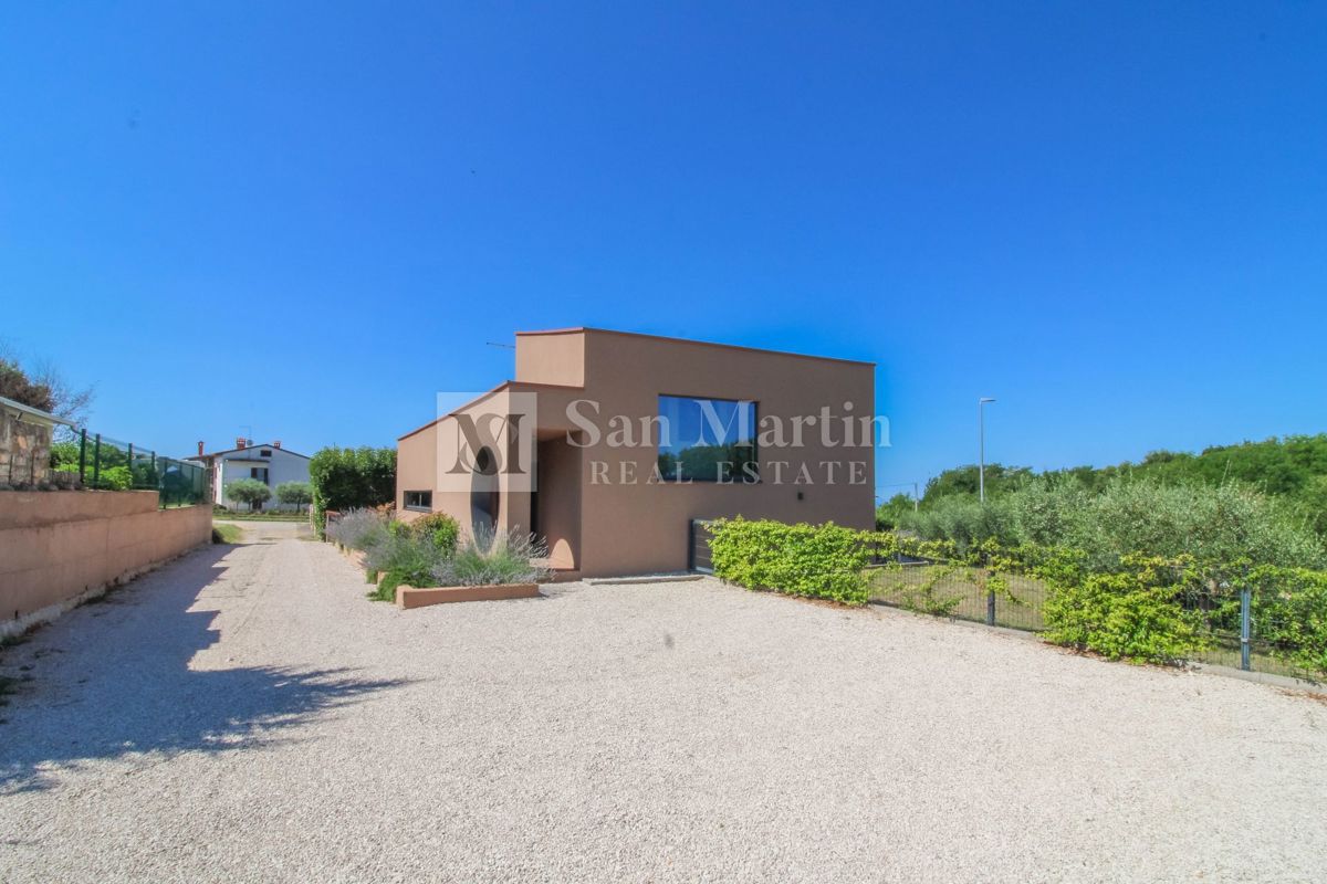 NOVIGRAD, Casa moderna con piscina