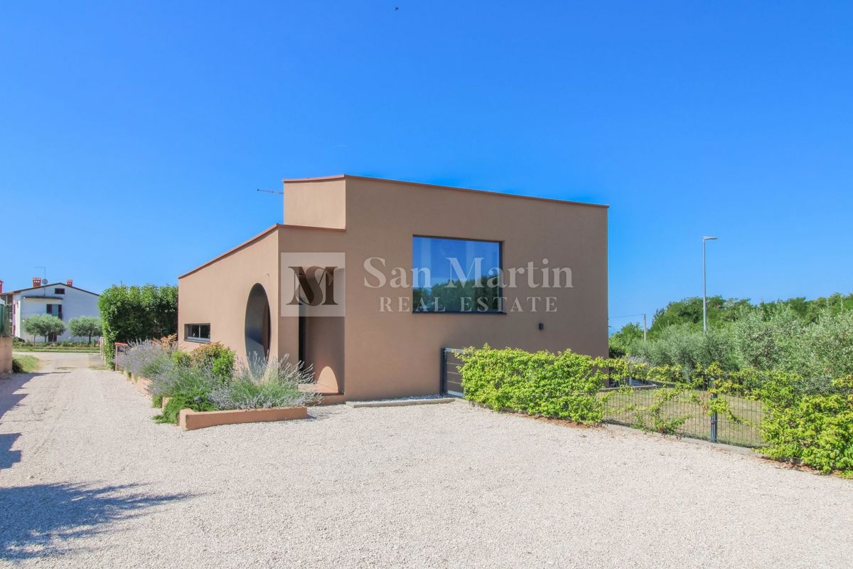 NOVIGRAD, Casa moderna con piscina