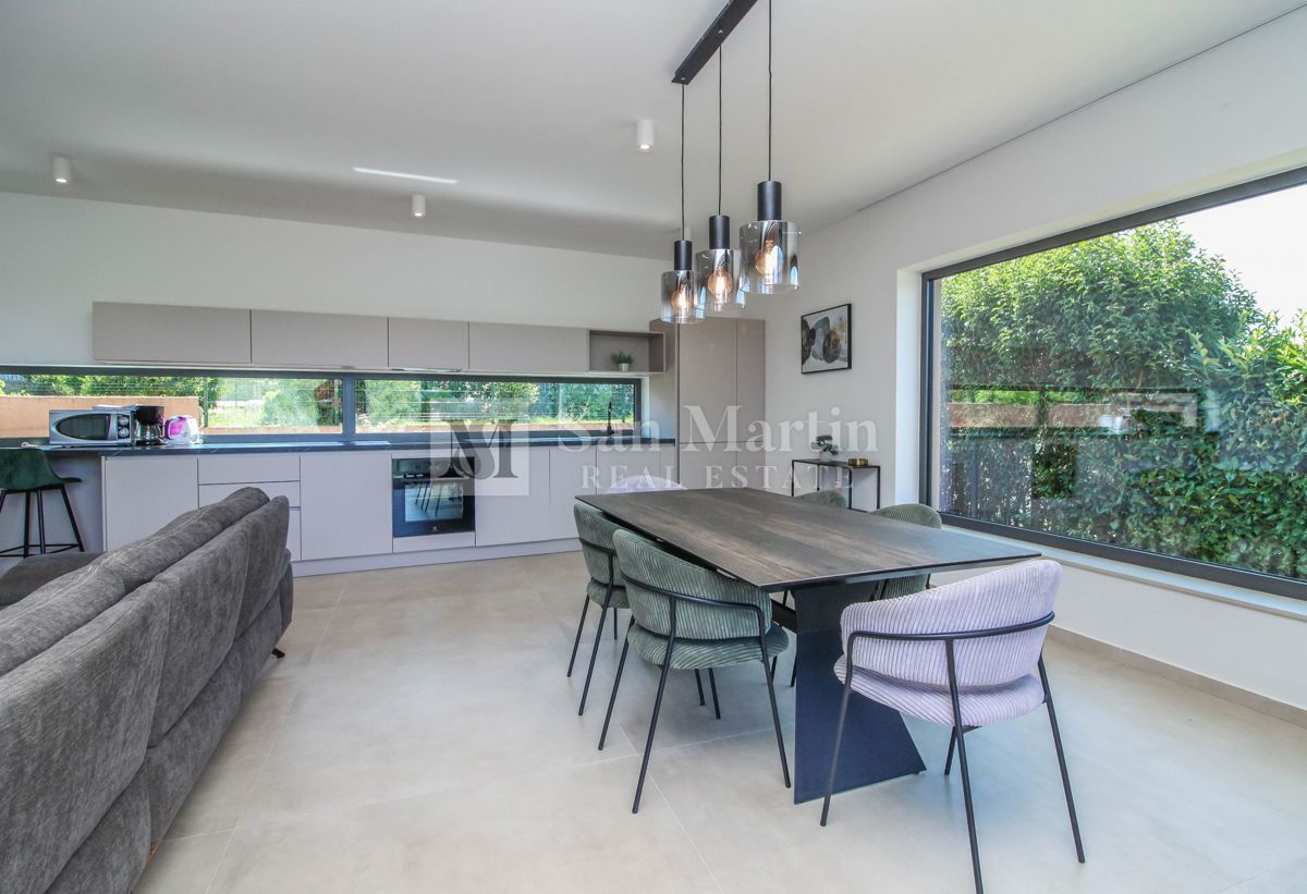 NOVIGRAD, Casa moderna con piscina