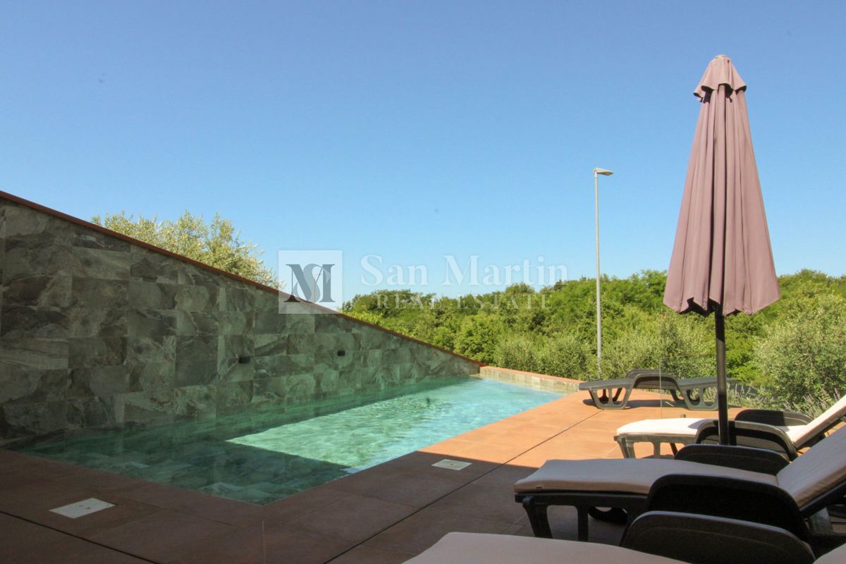 NOVIGRAD, Casa moderna con piscina