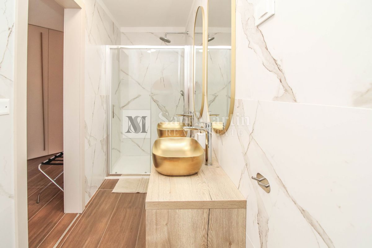 NOVIGRAD, Casa moderna con piscina