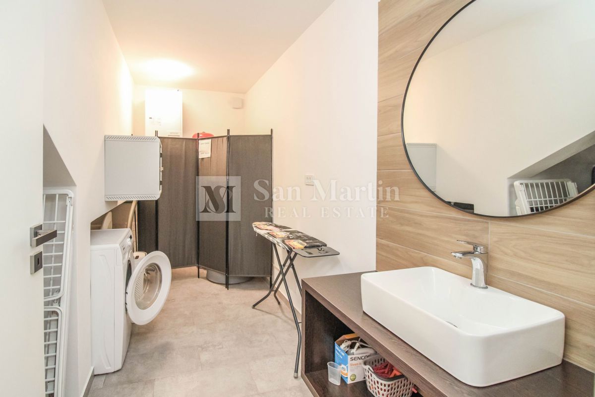 NOVIGRAD, Casa moderna con piscina