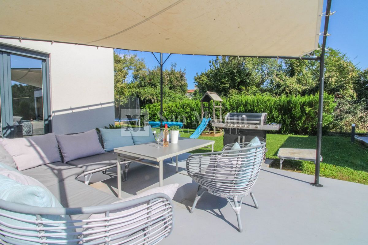 Labin, dintorni – villa di lusso nella natura con piscina riscaldata