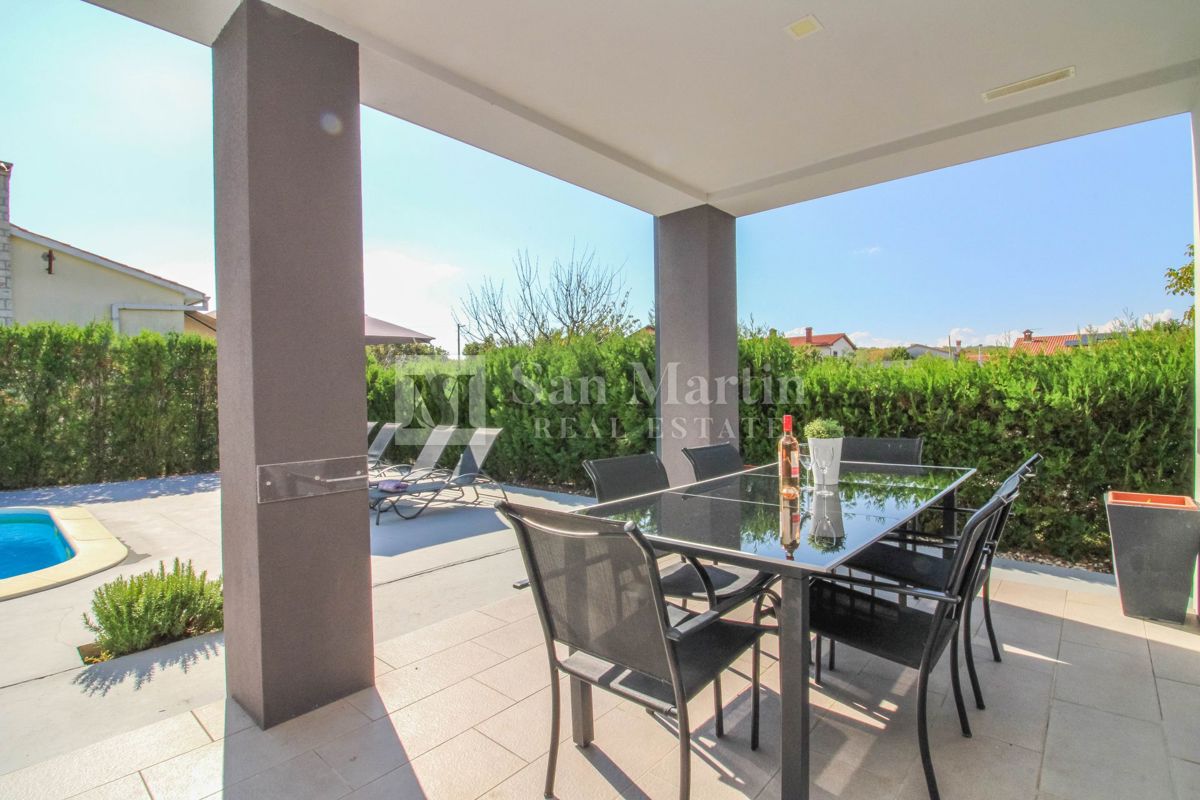 Labin, dintorni – villa di lusso nella natura con piscina riscaldata