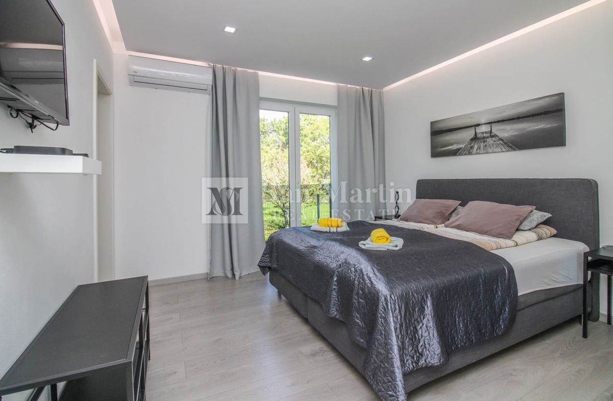 Labin, dintorni – villa di lusso nella natura con piscina riscaldata