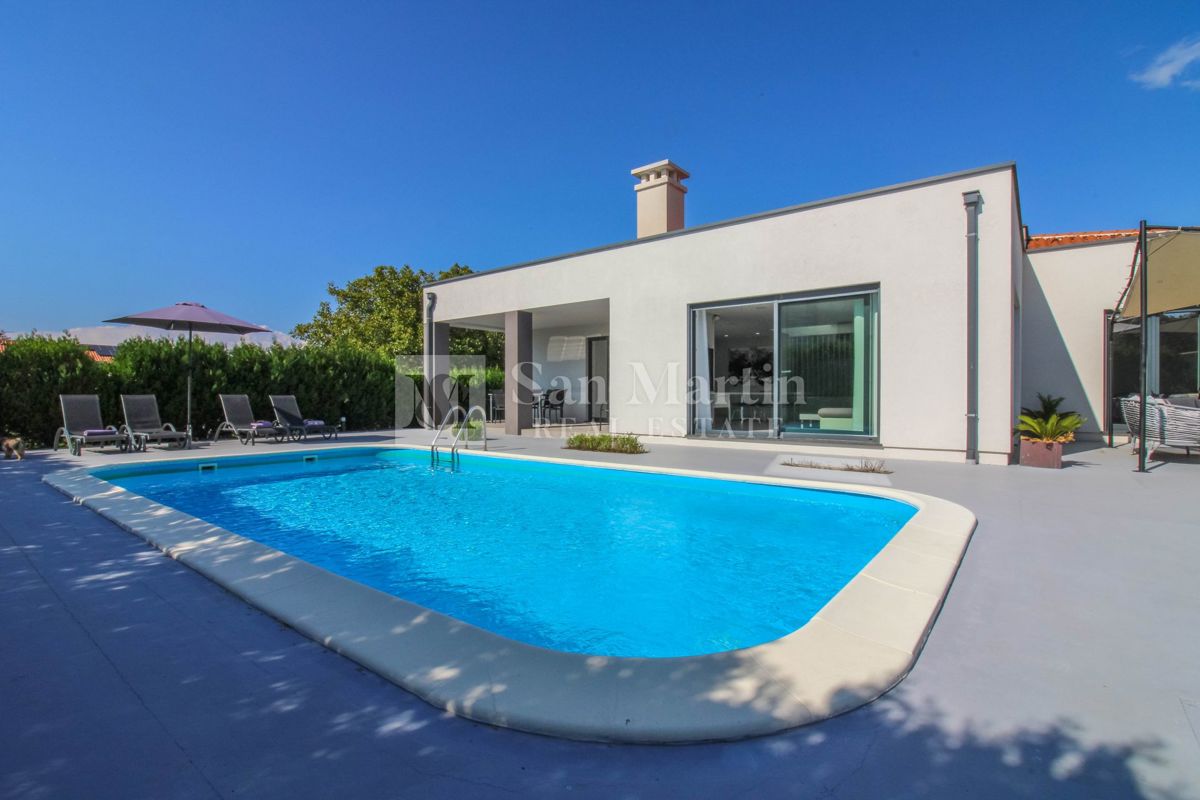 Labin, dintorni – villa di lusso nella natura con piscina riscaldata