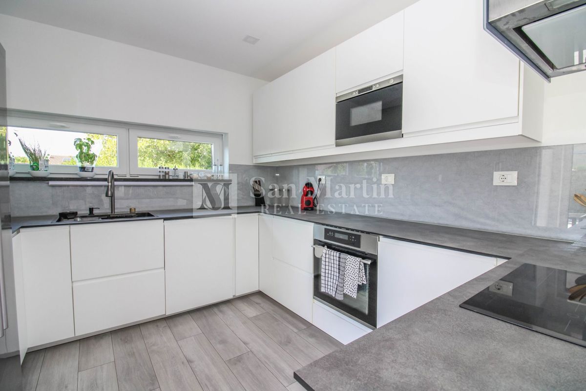 Labin, dintorni – villa di lusso nella natura con piscina riscaldata