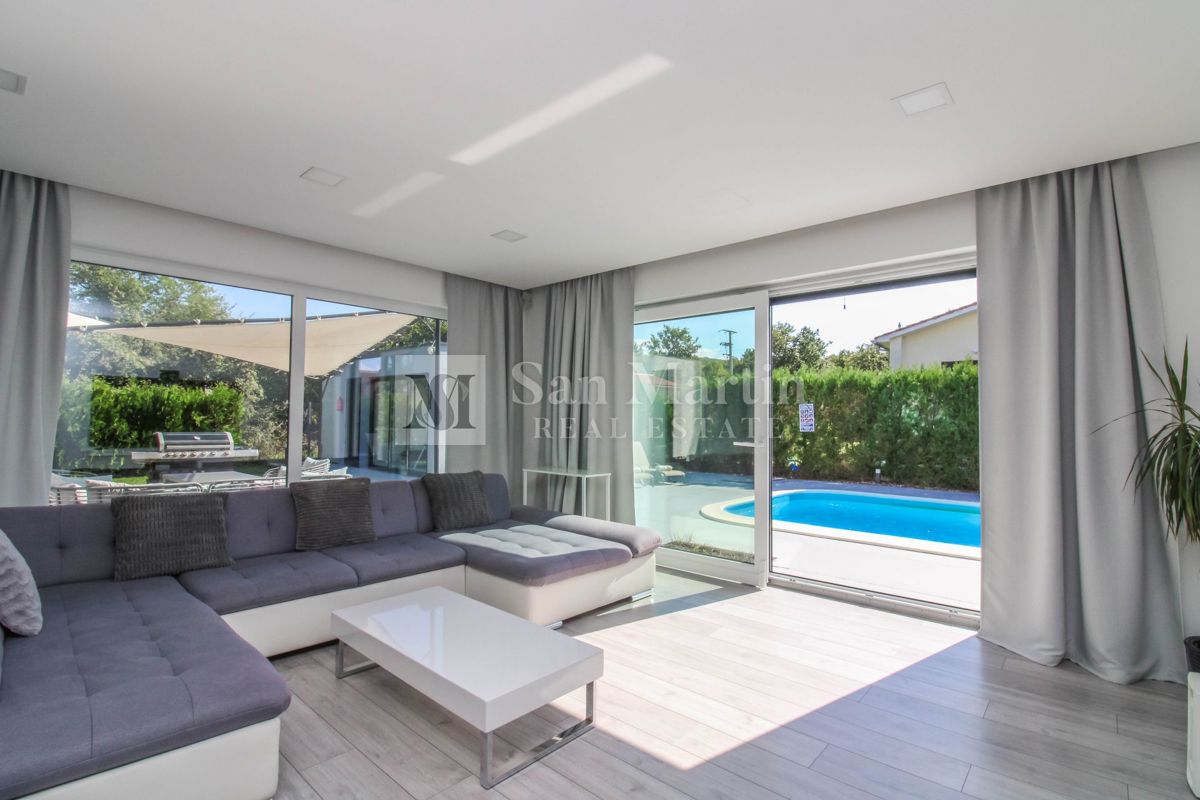 Labin, dintorni – villa di lusso nella natura con piscina riscaldata