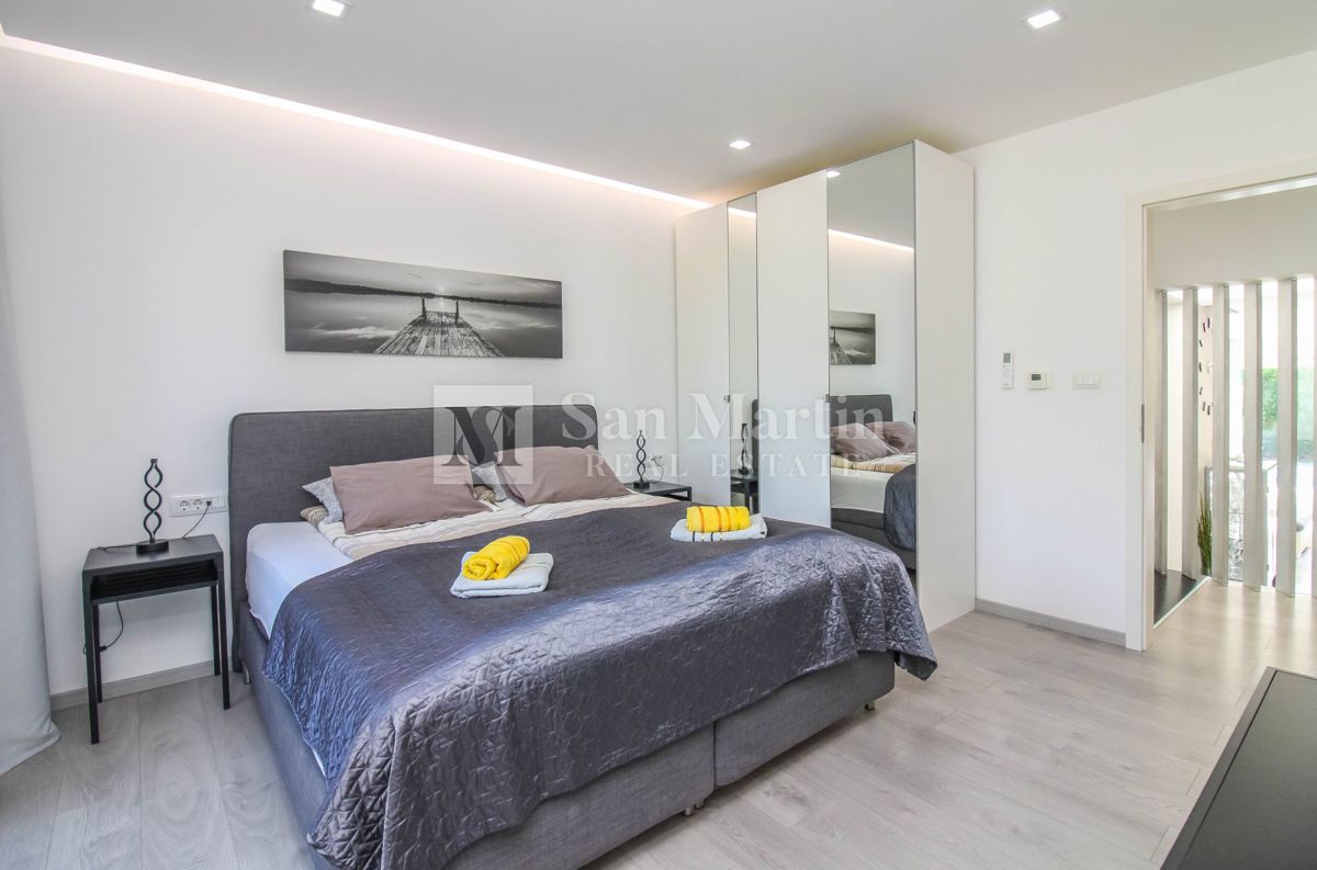 Labin, dintorni – villa di lusso nella natura con piscina riscaldata